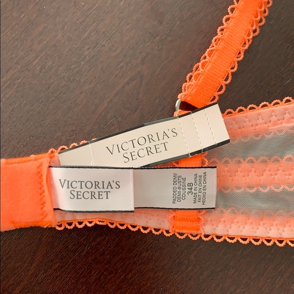 NWT Victoria’s Secret Padded Demi Bra - Picture 4 of 5